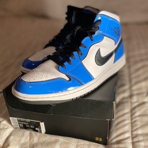 Air Jordan 1 Mid SE Size 11 Signal Blue W/Box